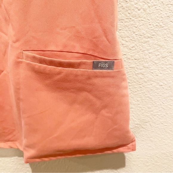 XXS Coral Figs Scrub Set: Zamora joggers & Casma top - Picture 3 of 15